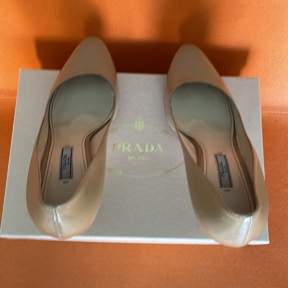 Prada Nude Platform Pumps, size 39 - Picture 5 of 16